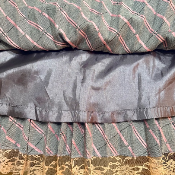 Aolanxue Gray Plaid Pleated Skirt with Lace Detail - Coquette Academia - Picture 5 of 5